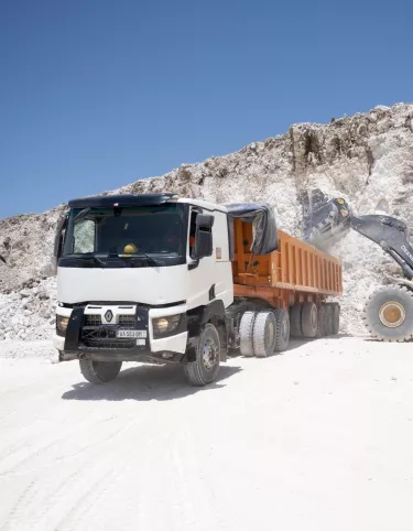 As empresas senegalesas Khoury Transports, Transports Dieye e Transports Ibrahima Sakho (TIS) escolheram a Renault Trucks K para as suas atividades de transporte de hidrocarbonetos e minérios.