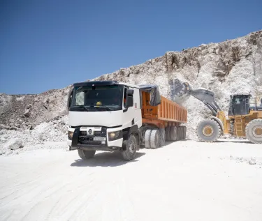 As empresas senegalesas Khoury Transports, Transports Dieye e Transports Ibrahima Sakho (TIS) escolheram a Renault Trucks K para as suas atividades de transporte de hidrocarbonetos e minérios.